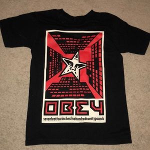 OBEY OVERSIZED BLACK FRONT LOGO t shirt